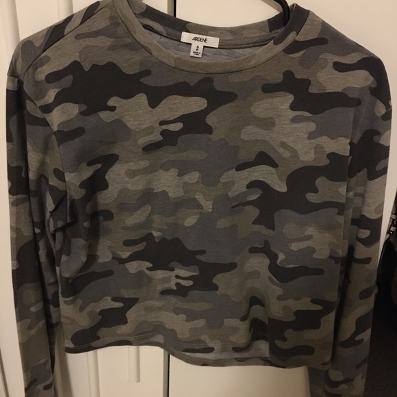 Tops - Cropped Camo Long Sleeved Shirt